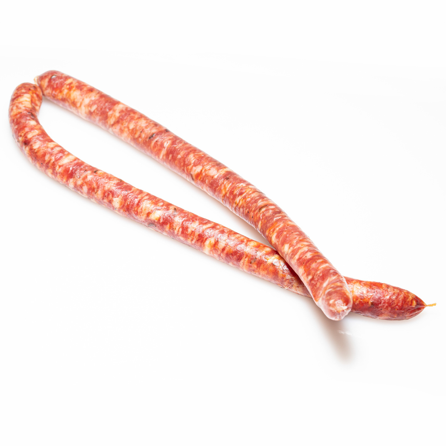 Wurstware Rauchpeitschen vor weißem Hintergrund.