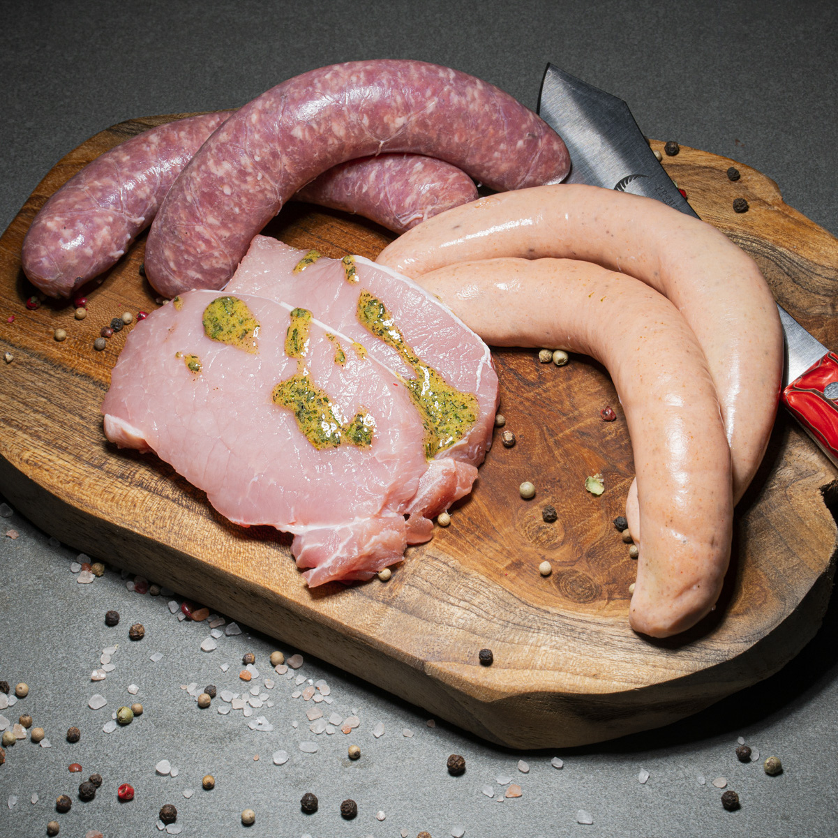 Grillfleisch-Paket mit 2x Roster, 2x Bratwurst und 2x marinierten Schweinerückensteaks